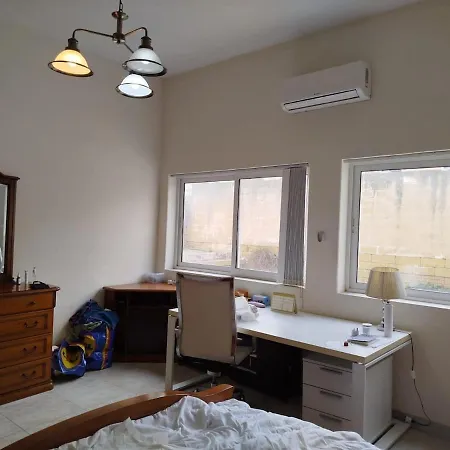 Sea View 4br Msida Sleeps 8