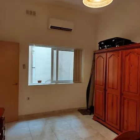 Apartment Sea View 4br Msida Sleeps 8