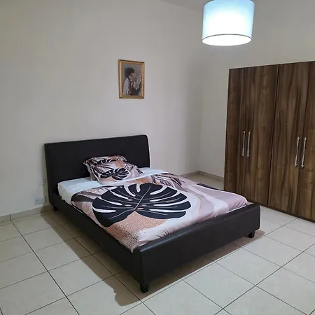 Sea View 4br Msida Sleeps 8