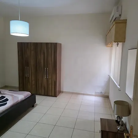 Sea View 4br Msida Sleeps 8 Daire Ta Xbiex