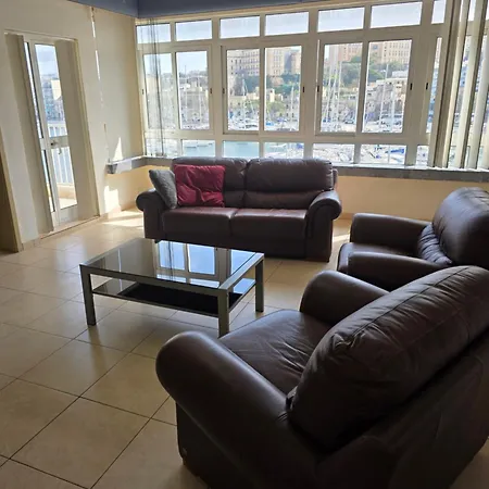Sea View 4br Msida Sleeps 8 Ta Xbiex