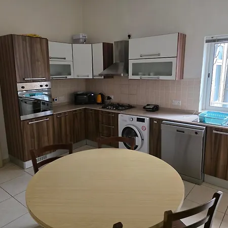 Sea View 4br Msida Sleeps 8 Daire *