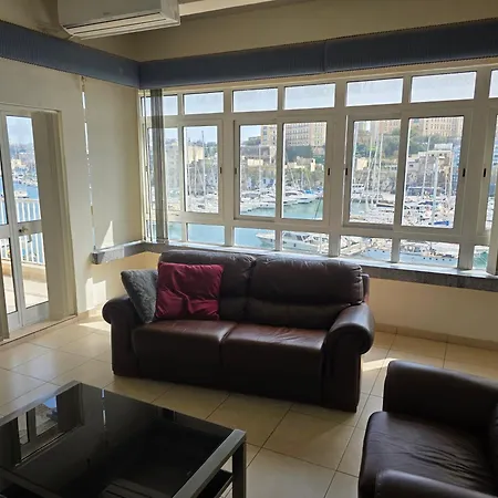 Sea View 4br Msida Sleeps 8 *
