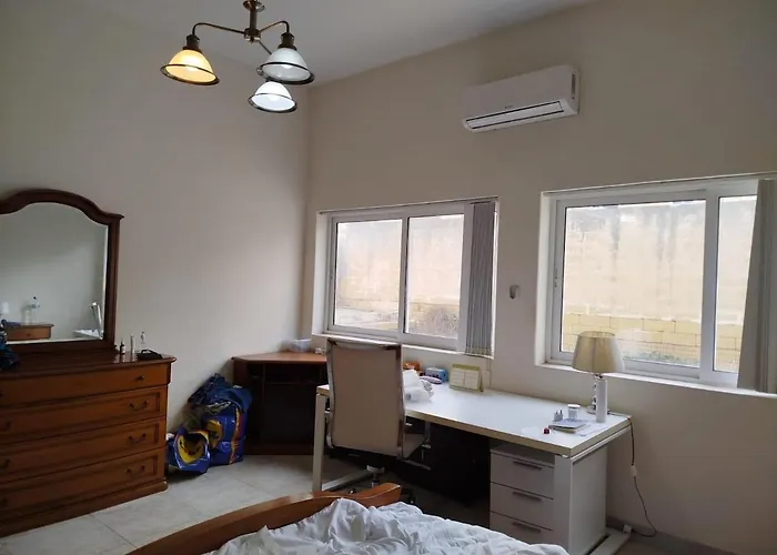 Sea View 4br Msida Sleeps 8