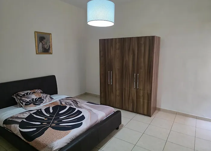 Sea View 4br Msida Sleeps 8 *