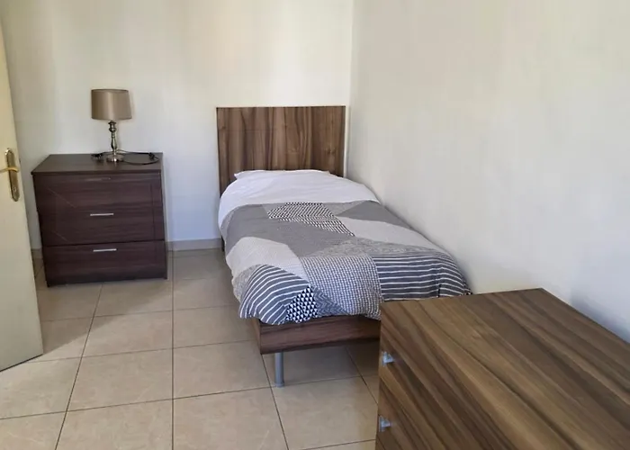 Apartment Sea View 4br Msida Sleeps 8 Ta Xbiex