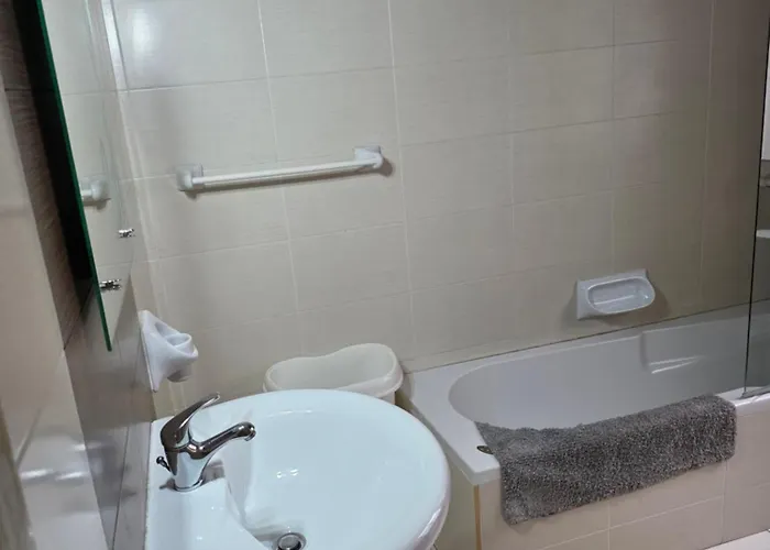 Sea View 4br Msida Sleeps 8 *