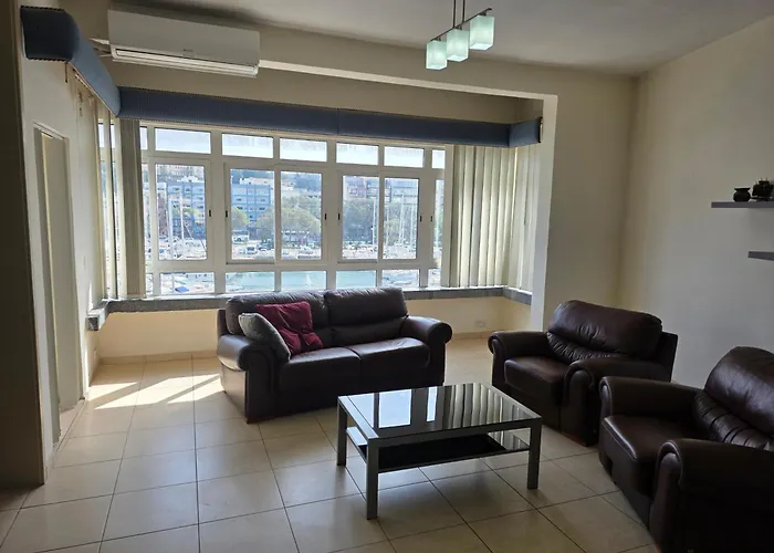 Sea View 4br Msida Sleeps 8 Apartment