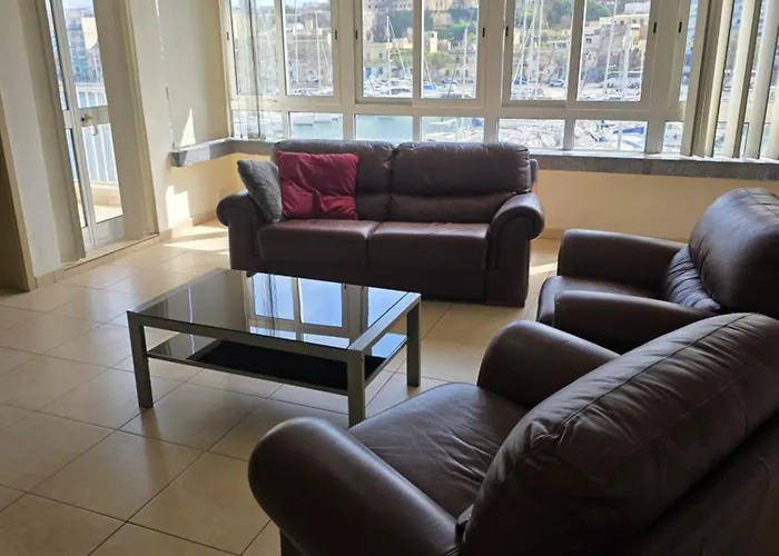 Sea View 4br Msida Sleeps 8 Ta Xbiex