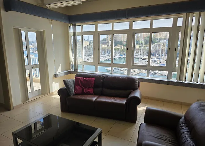 Sea View 4br Msida Sleeps 8 *