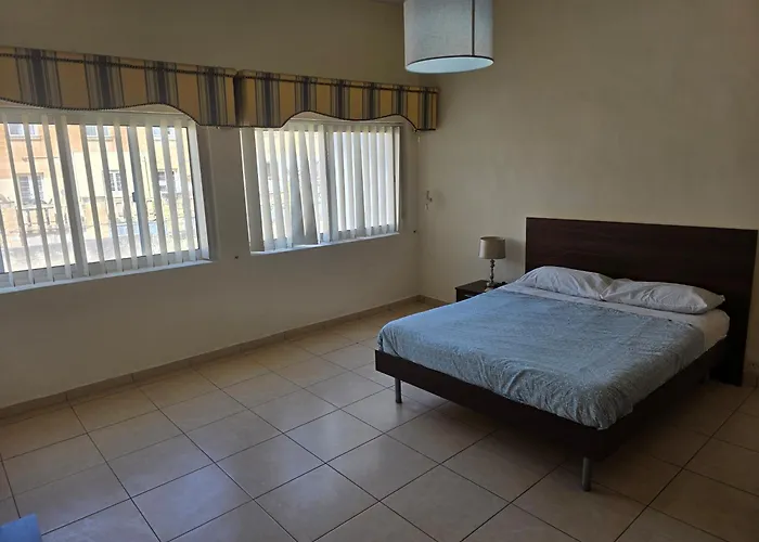 Apartment Sea View 4br Msida Sleeps 8 *